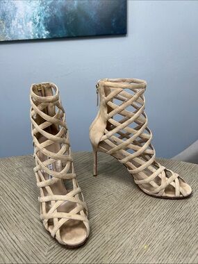 manolo blahnik vagibuzzip cafe beige suede open toe heels